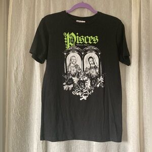 Tshirt- Kurt Cobain Rhianna Pisces Grunge Alternative